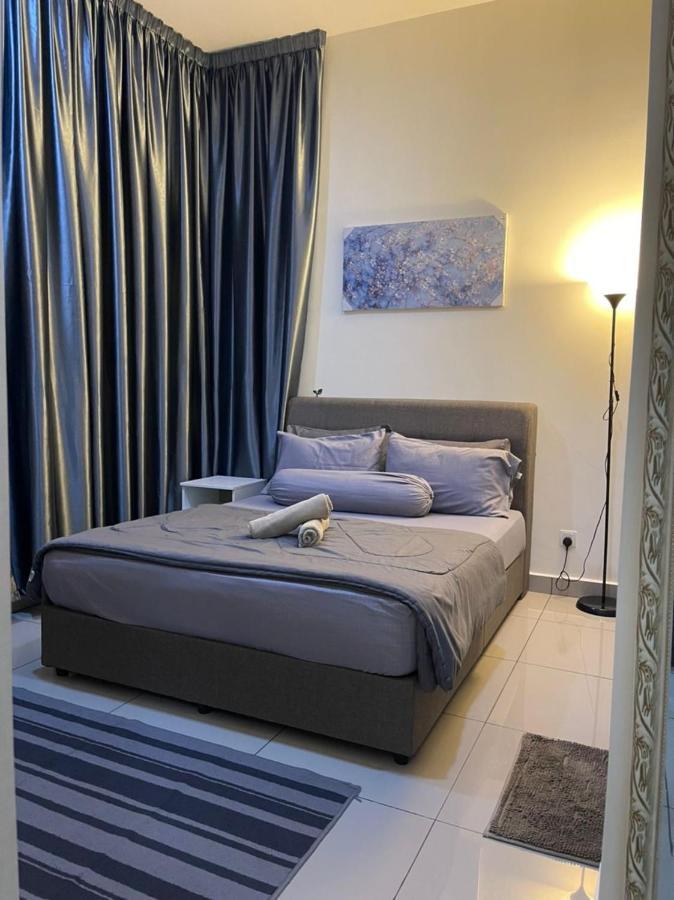 Ioi Conezion Iman'S Home With Pool View Unit بوتراجايا المظهر الخارجي الصورة