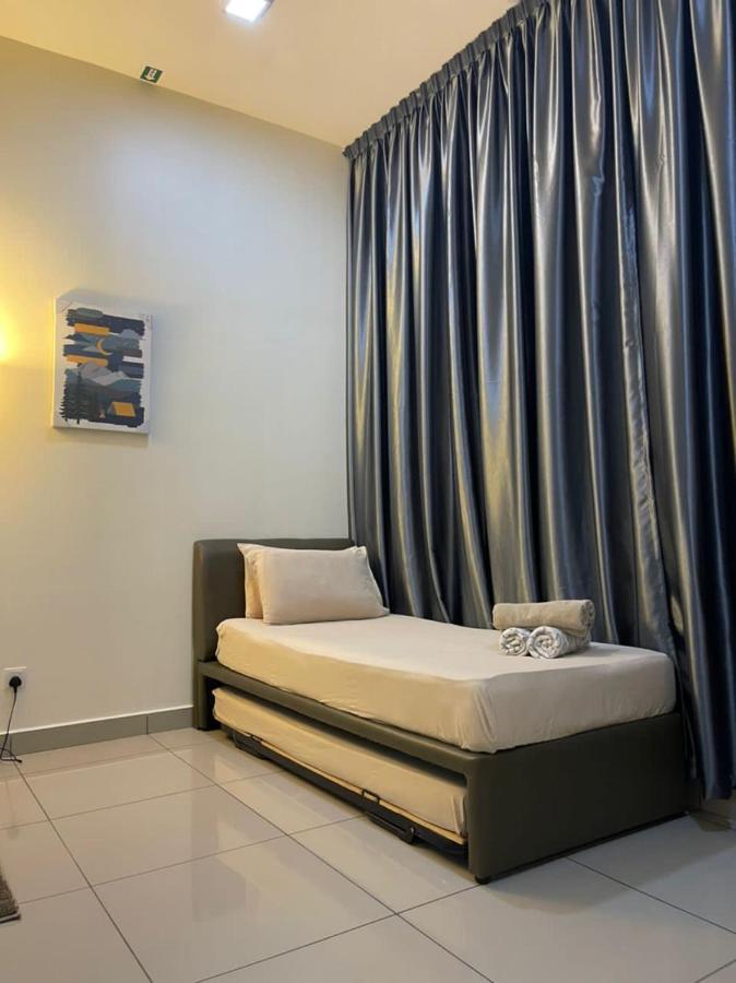 Ioi Conezion Iman'S Home With Pool View Unit بوتراجايا المظهر الخارجي الصورة