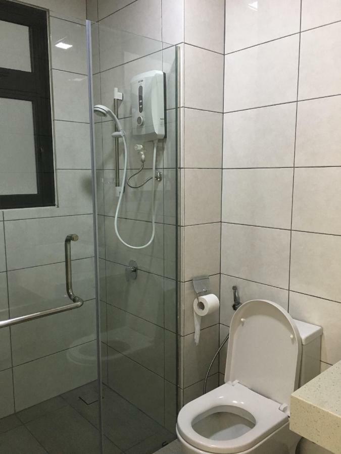 Ioi Conezion Iman'S Home With Pool View Unit بوتراجايا المظهر الخارجي الصورة