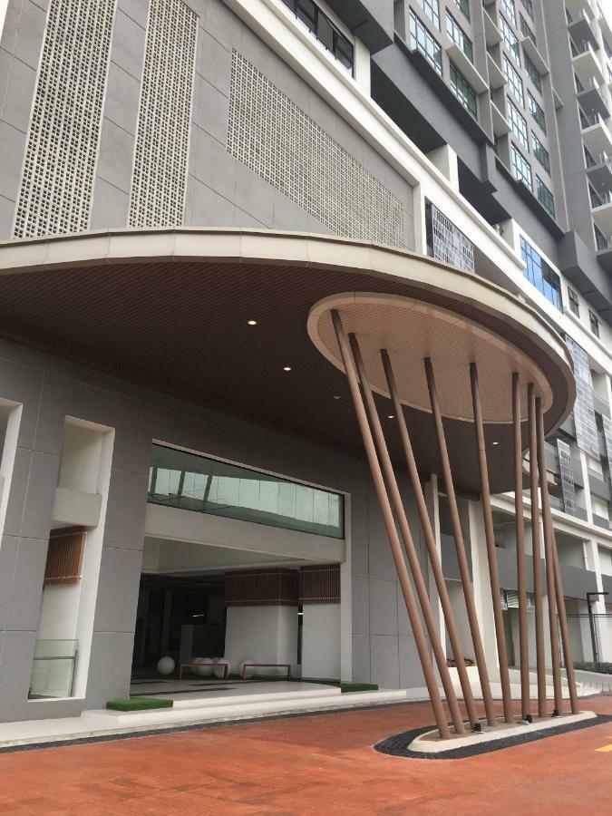 Ioi Conezion Iman'S Home With Pool View Unit بوتراجايا المظهر الخارجي الصورة