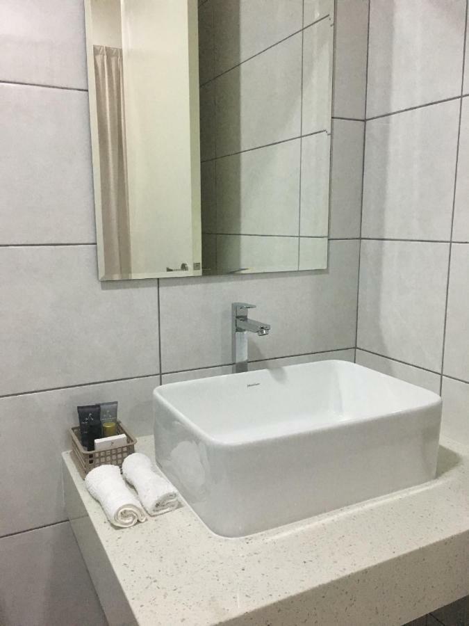 Ioi Conezion Iman'S Home With Pool View Unit بوتراجايا المظهر الخارجي الصورة