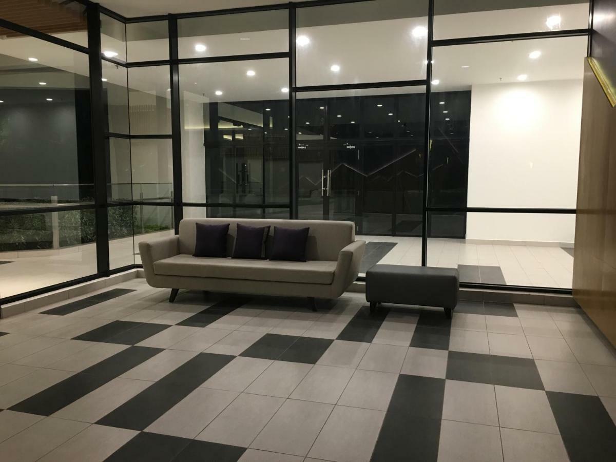Ioi Conezion Iman'S Home With Pool View Unit بوتراجايا المظهر الخارجي الصورة