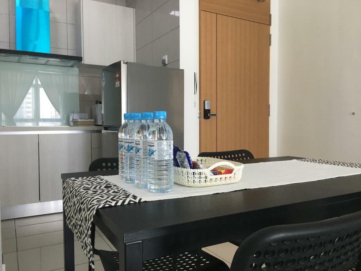 Ioi Conezion Iman'S Home With Pool View Unit بوتراجايا المظهر الخارجي الصورة