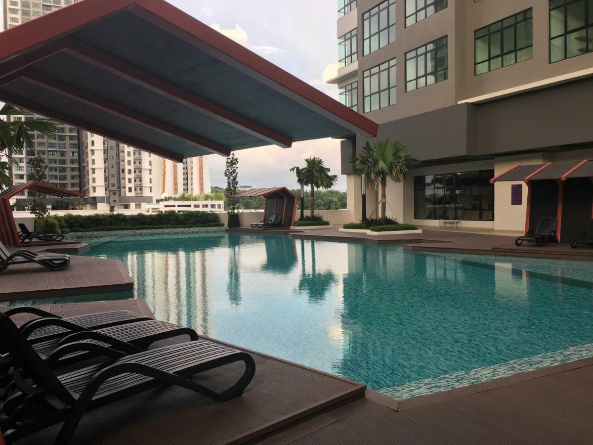 Ioi Conezion Iman'S Home With Pool View Unit بوتراجايا المظهر الخارجي الصورة