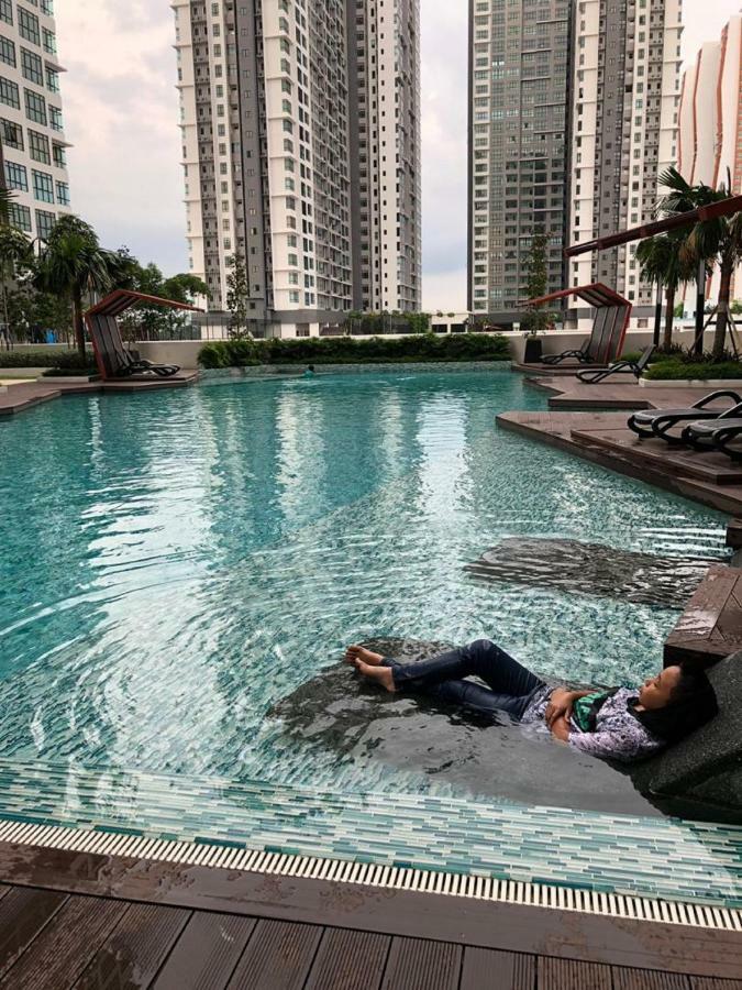 Ioi Conezion Iman'S Home With Pool View Unit بوتراجايا المظهر الخارجي الصورة