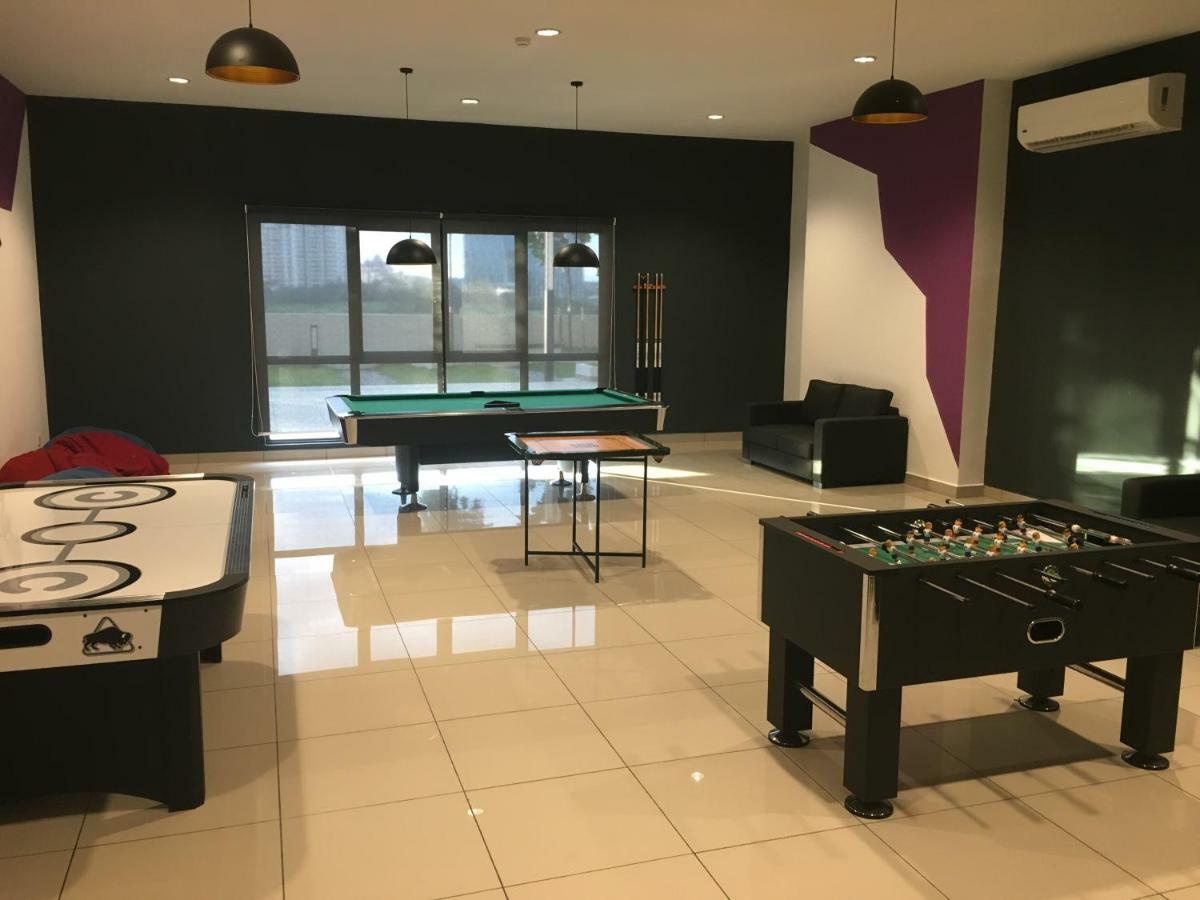 Ioi Conezion Iman'S Home With Pool View Unit بوتراجايا المظهر الخارجي الصورة
